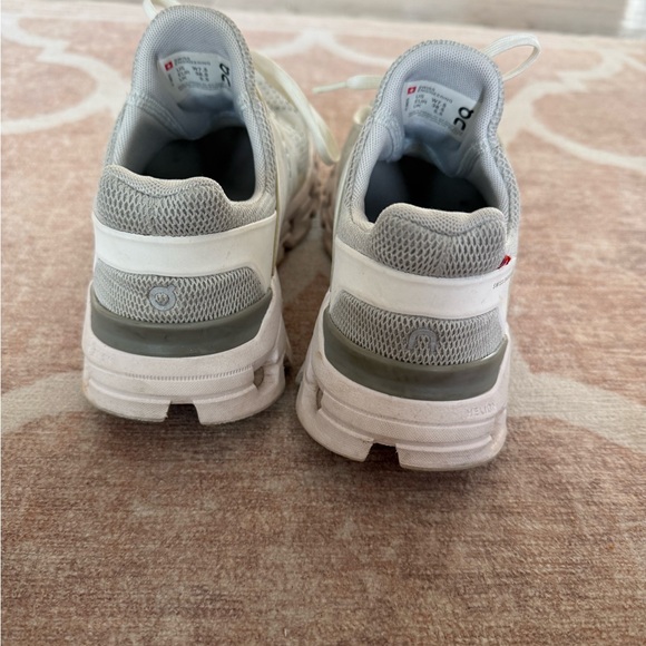 On women’s Running Shoes - Picture 5 of 5